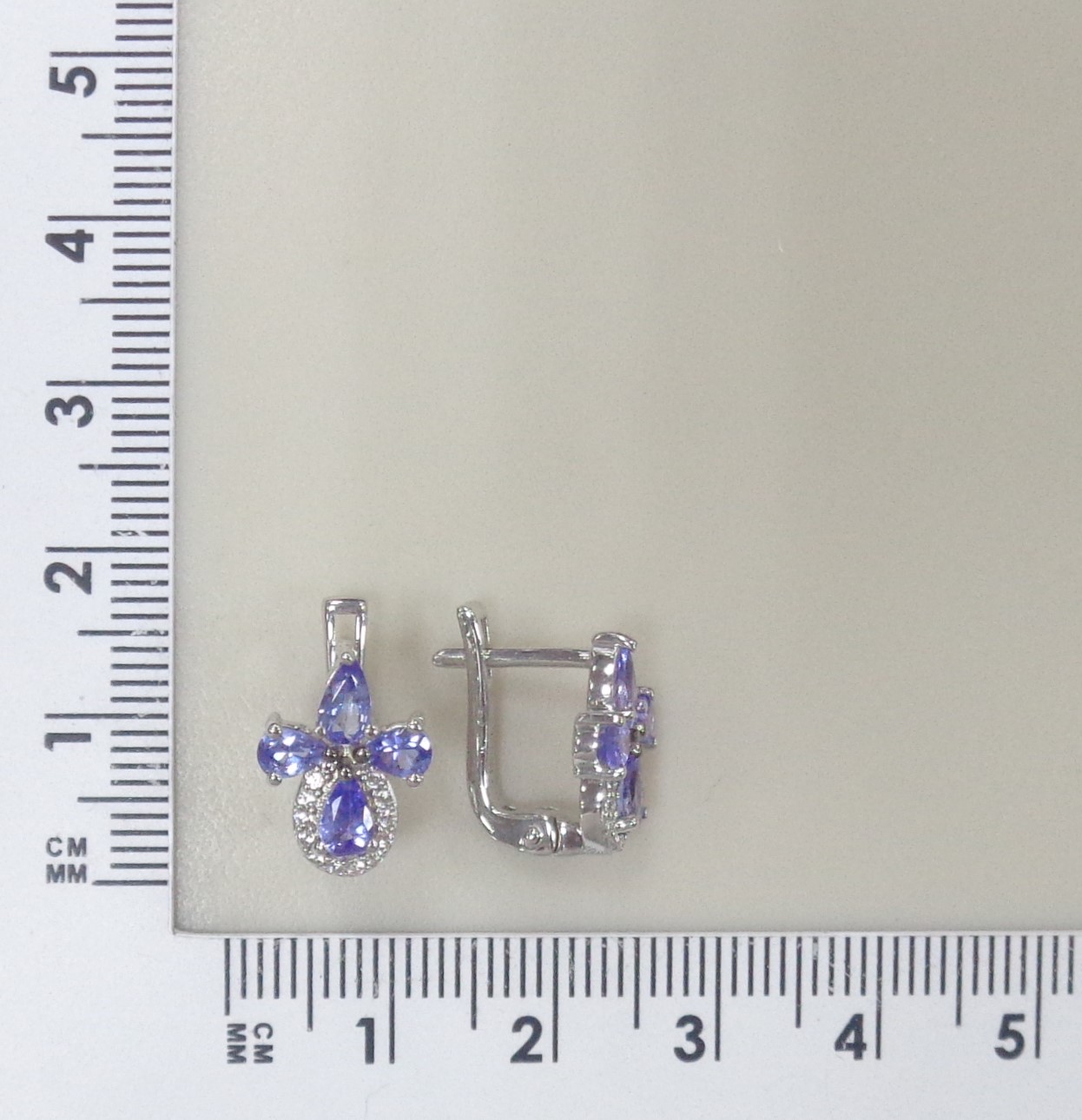 Серебряные серьги с танзанитами